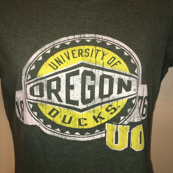 Oregon Ducks womans medium tshirt  green with grap - Picture 2 of 5